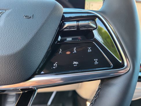 New 2025 Cadillac Lyriq Luxury image 32