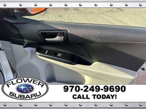 Used 2014 Toyota Camry L image 11