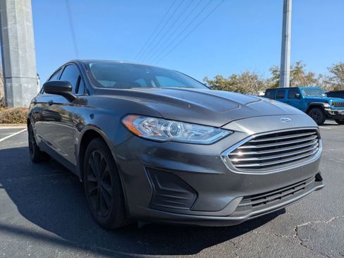 Used 2020 Ford Fusion SE image 3