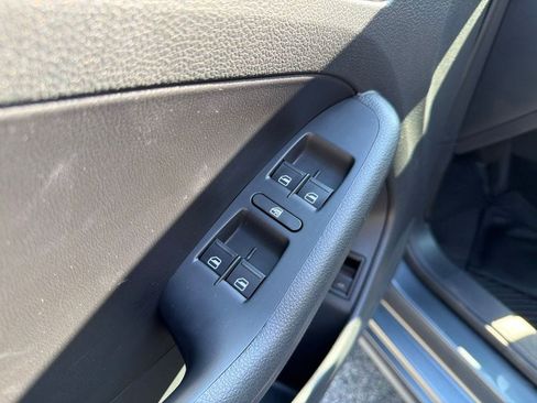Used 2012 Volkswagen Jetta SE FWD image 12