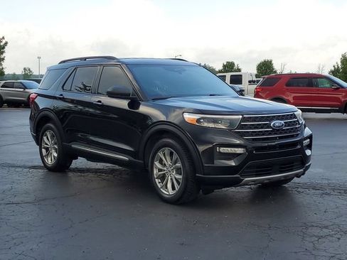 Used 2020 Ford Explorer XLT w/ Equipment Group 202A AWD/4WD image 2