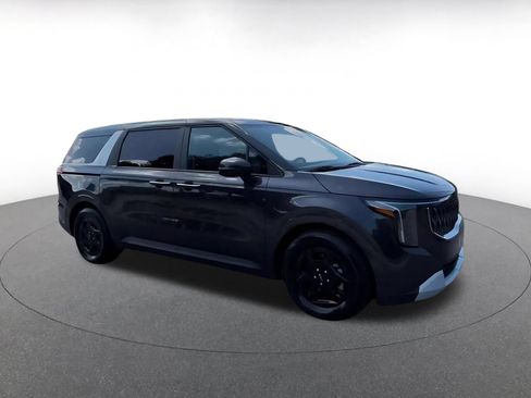 Used 2026 Kia Carnival FWD image 2