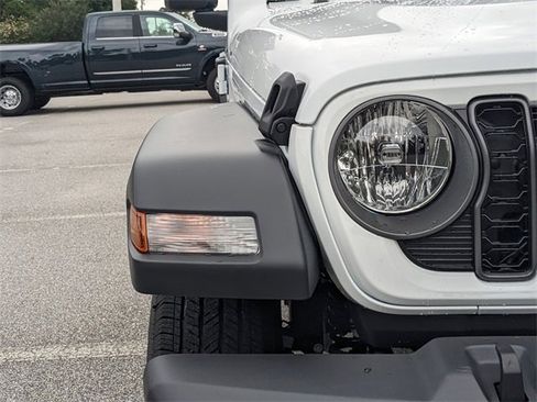 New 2025 Jeep Gladiator Sport image 10