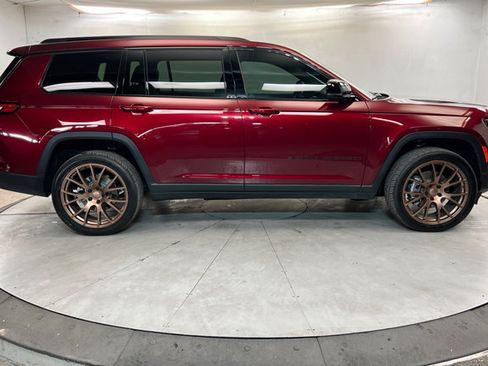 Used 2025 Jeep Grand Cherokee L Limited w/ Black Appearance Package AWD/4WD image 6