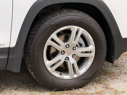 Used 2024 GMC Terrain SLE FWD image 10