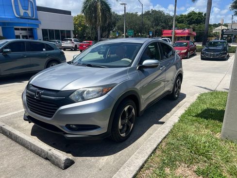 Used 2018 Honda HR-V EX image 1