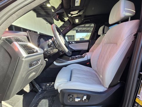Used 2023 BMW X7 xDrive40i w/ M Sport Package image 14