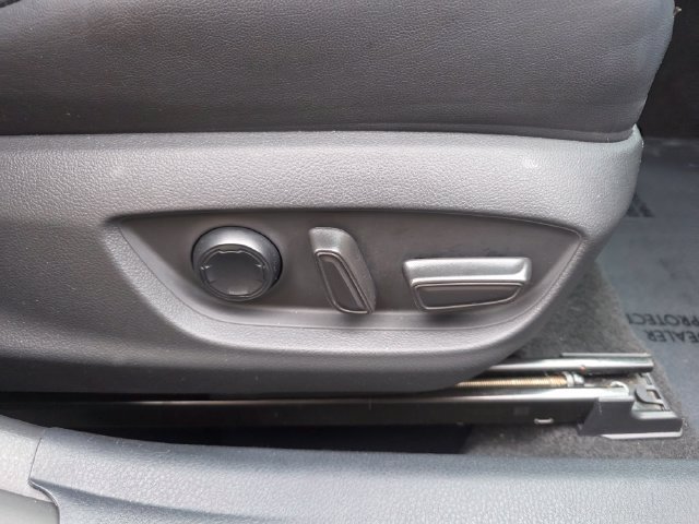 Used 2022 Toyota Avalon Limited w/ Advanced Safety Package FWD image 11