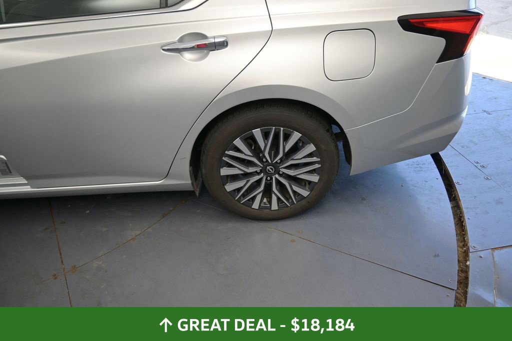 Used 2024 Nissan Altima 2.5 SV FWD image 18