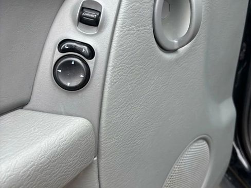 Used 2005 Jeep Liberty Renegade image 46