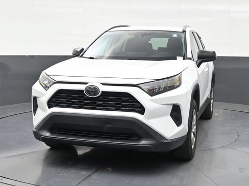 Used 2020 Toyota RAV4 LE FWD image 8