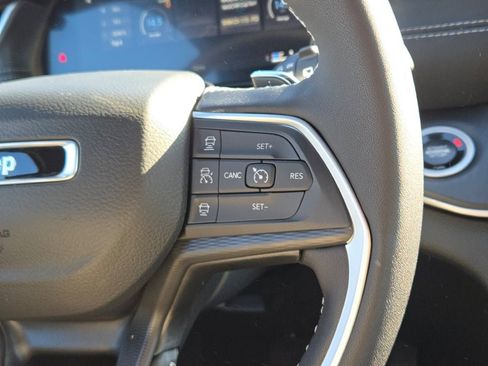 New 2025 Jeep Grand Cherokee Altitude image 34