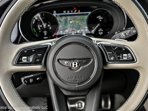 Used 2023 Bentley Bentayga Plug-In Hybrid image 36