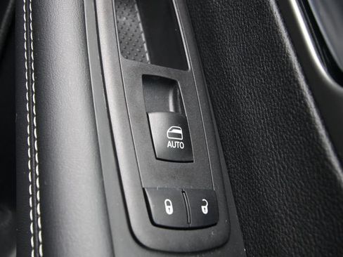 Used 2026 Chrysler Pacifica Select AWD/4WD image 25