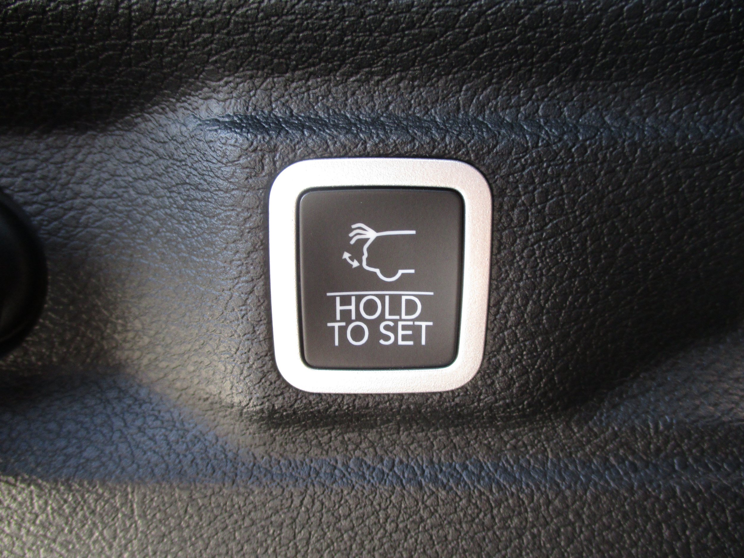Used 2025 Jeep Grand Cherokee L Limited w/ Black Appearance Package AWD/4WD image 42