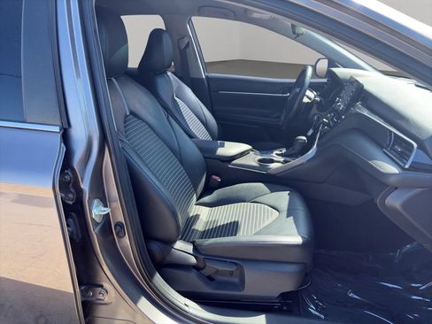 Used 2022 Toyota Camry SE FWD image 19