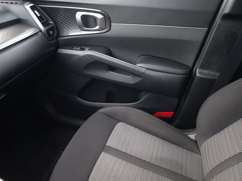 Used 2013 Hyundai Veloster w/ Tech Pkg FWD image 11