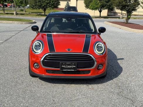 Used 2020 MINI Cooper 4-Door Hardtop w/ Premium Package FWD image 3