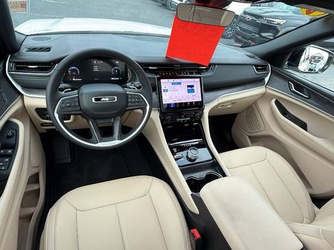 Used 2025 Jeep Grand Cherokee Limited w/ Trailer Tow Package image 21