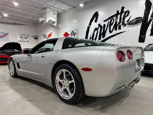 Used 2004 Chevrolet Corvette Coupe w/ Preferred Equipment Group RWD image 4