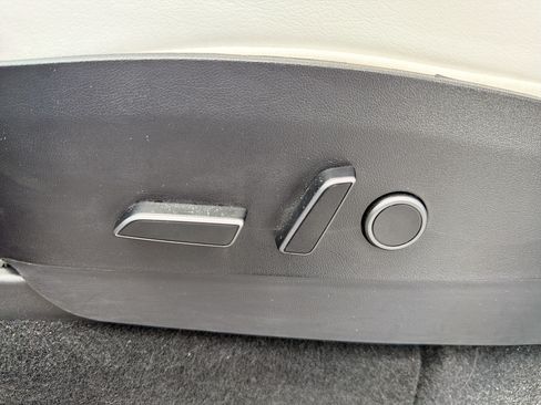 Used 2023 Tesla Model Y AWD image 17
