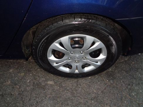 Used 2010 Hyundai Elantra GLS image 28