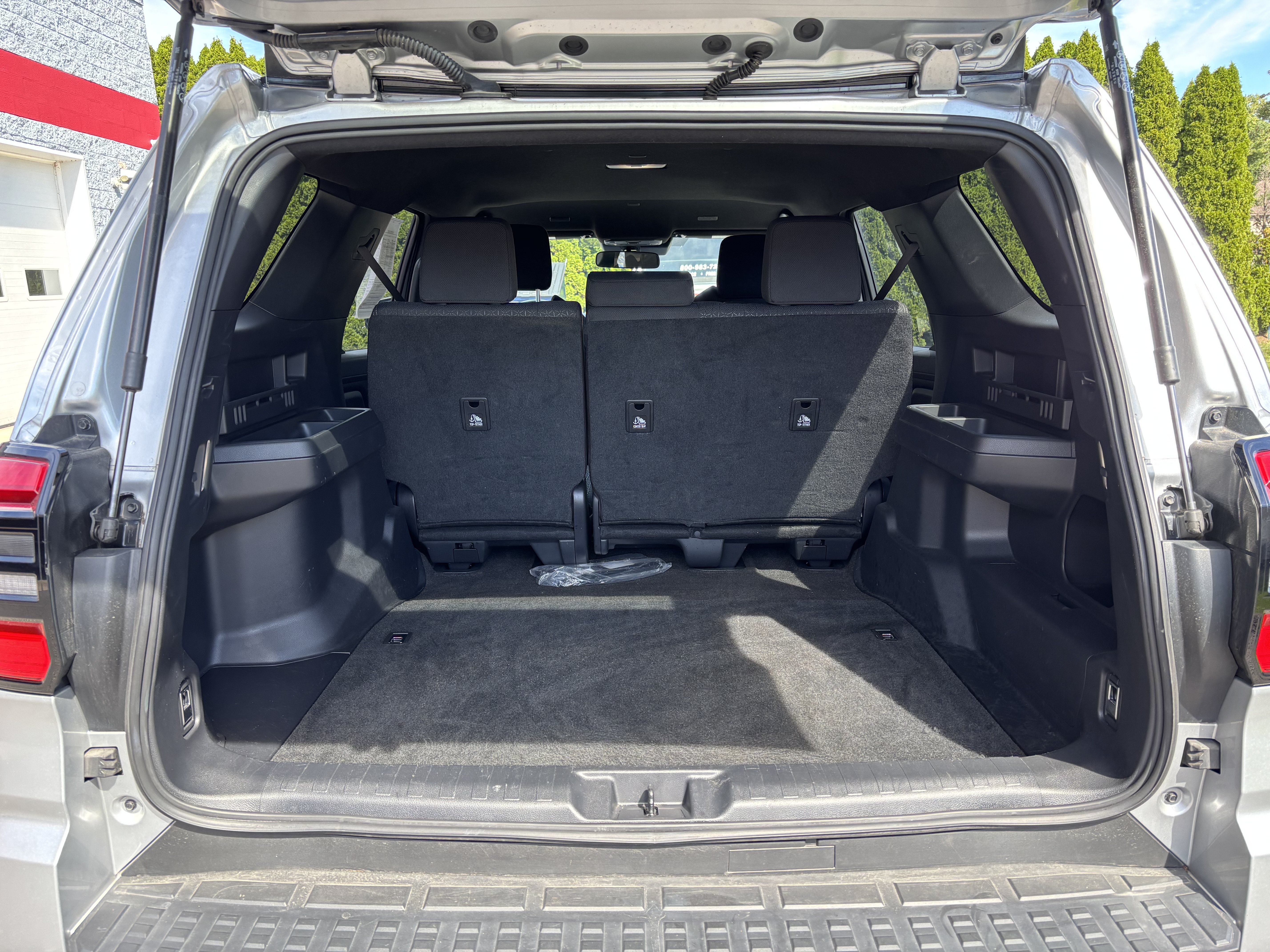 Used 2025 Toyota 4Runner SR5 AWD/4WD image 5