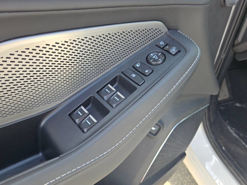 Used 2023 Acura MDX w/ Technology Package AWD/4WD image 32