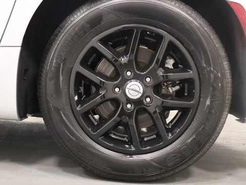 Used 2024 Chrysler Pacifica Touring-L image 24