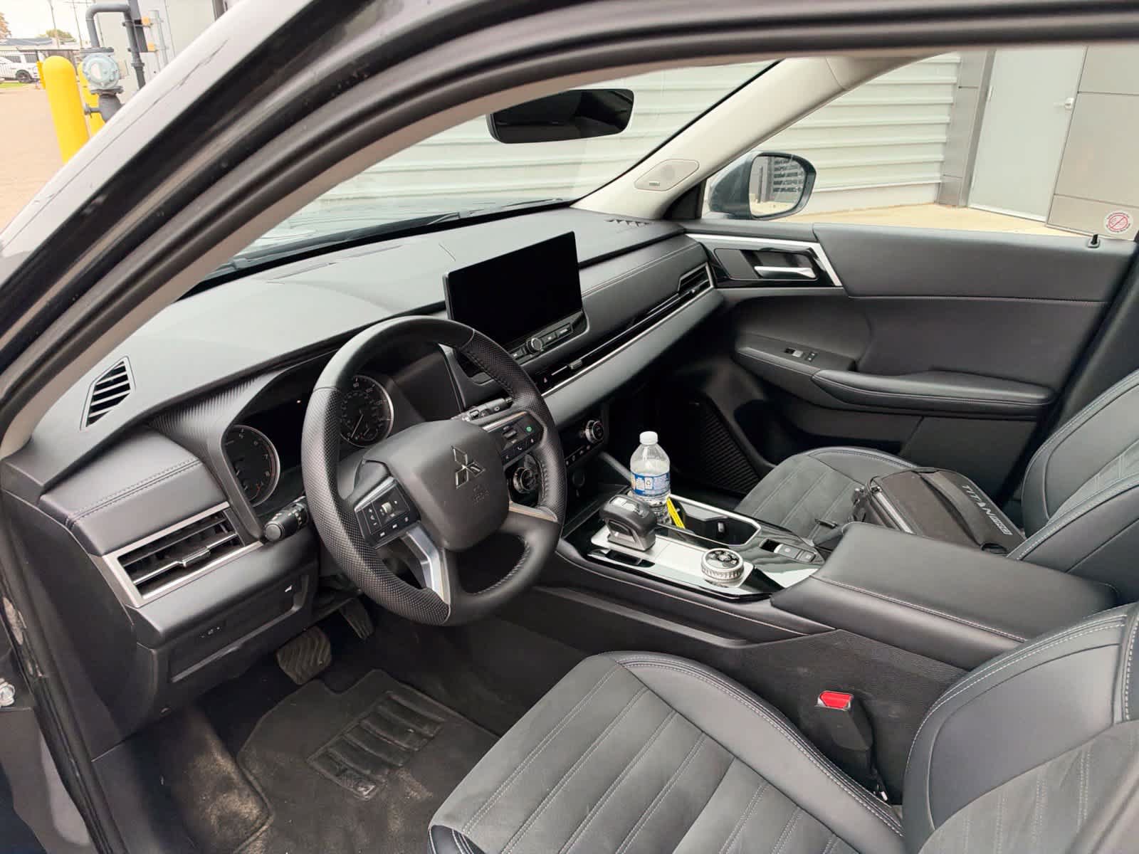 Used 2025 Mitsubishi Outlander SE AWD/4WD image 9