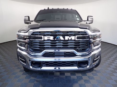 Used 2025 RAM 5500 4x4 Crew Cab image 10