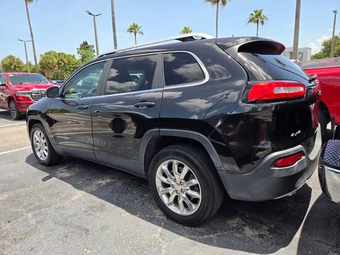 Used 2014 Jeep Cherokee Limited w/ Luxury Group AWD/4WD image 4
