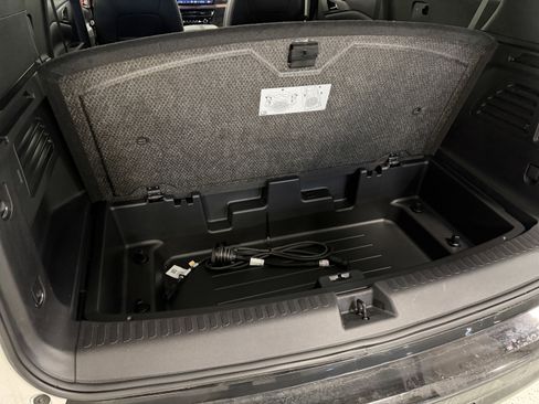 Used 2024 Chevrolet Traverse RS image 29