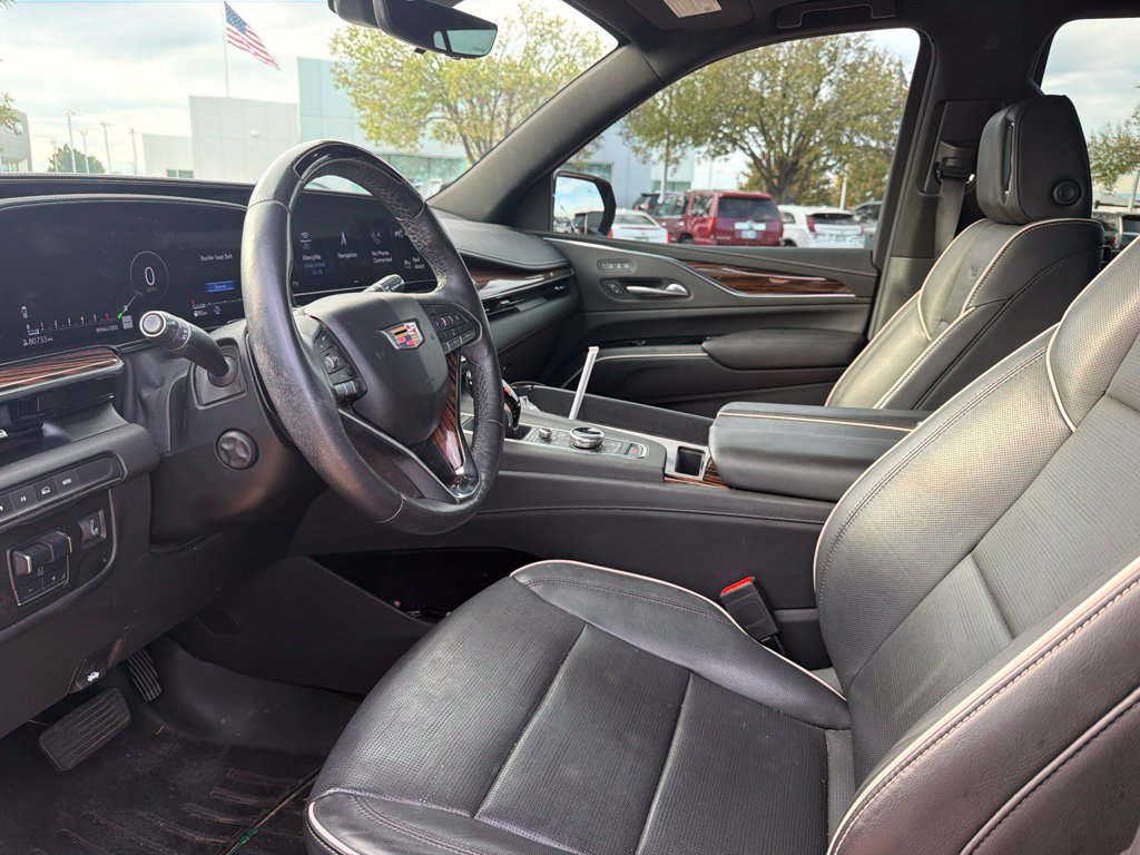 Used 2023 Cadillac Escalade Premium Luxury w/ Performance Package AWD/4WD image 10