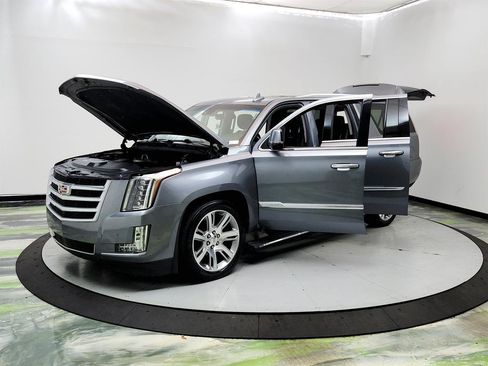 Used 2019 Cadillac Escalade ESV Premium Luxury AWD/4WD image 9