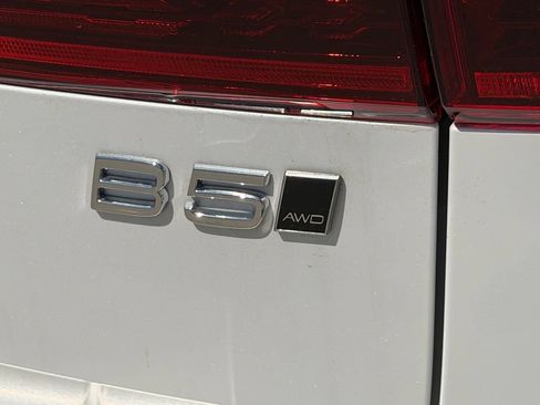 New 2026 Volvo XC60 B5 Ultra w/ Protection Package Premier AWD/4WD image 9