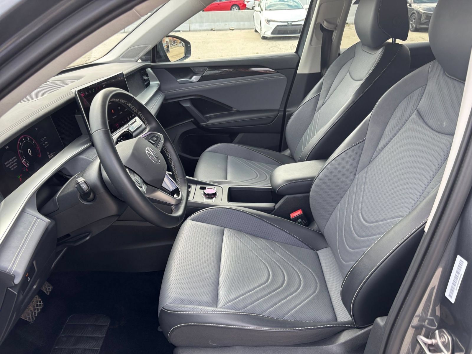 Used 2026 Volkswagen Tiguan SE AWD/4WD image 28