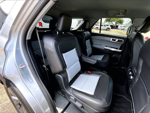 Used 2023 Ford Explorer XLT w/ Equipment Group 202A RWD image 20