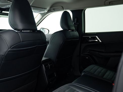 New 2026 Mitsubishi Outlander SE image 9