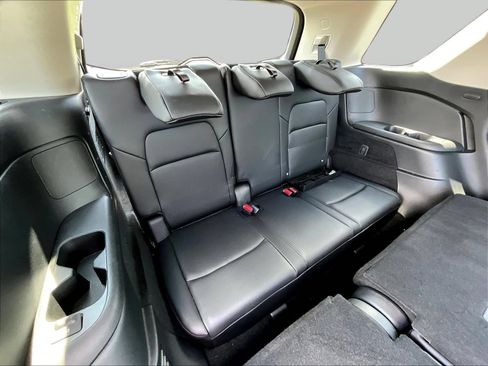 Used 2025 Nissan Pathfinder SL AWD/4WD image 29