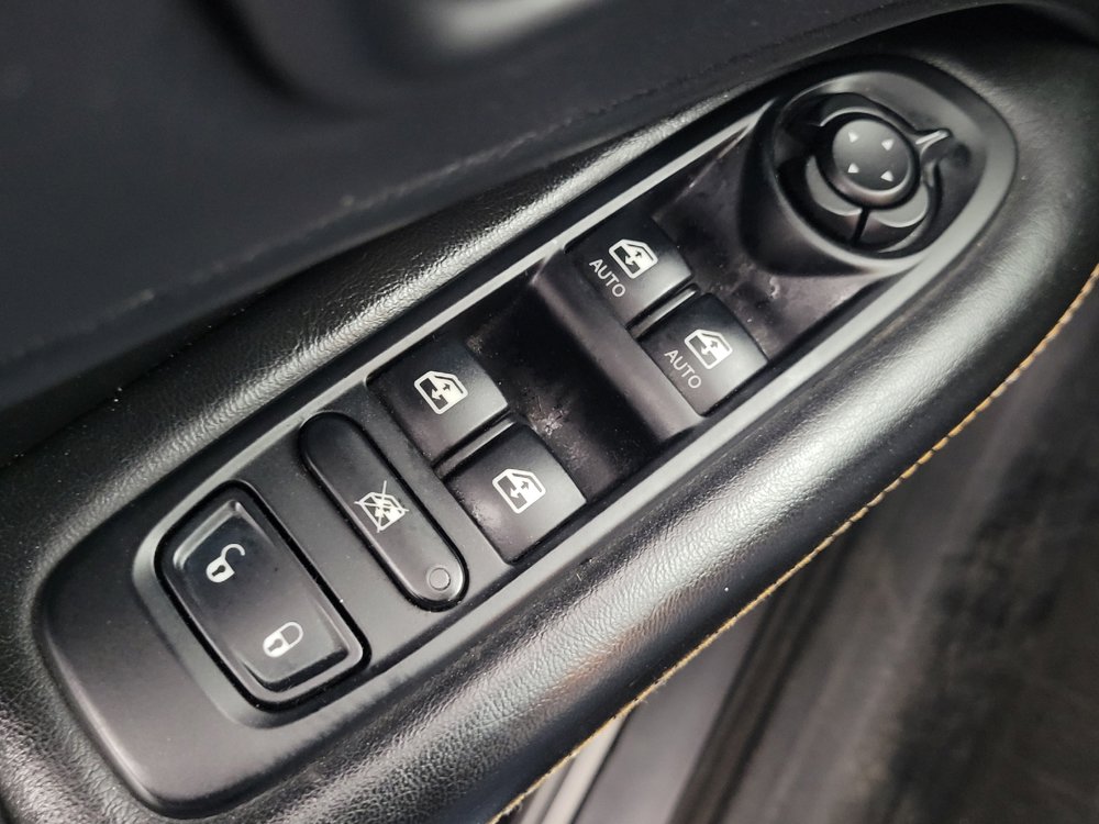 Used 2017 Jeep Compass Latitude w/ Safe & Security Group FWD image 27