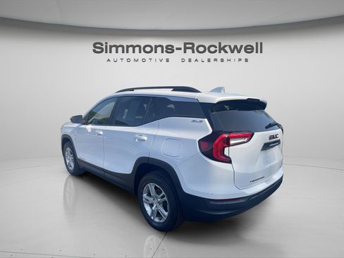Used 2022 GMC Terrain SLE w/ Driver Convenience Package image 7
