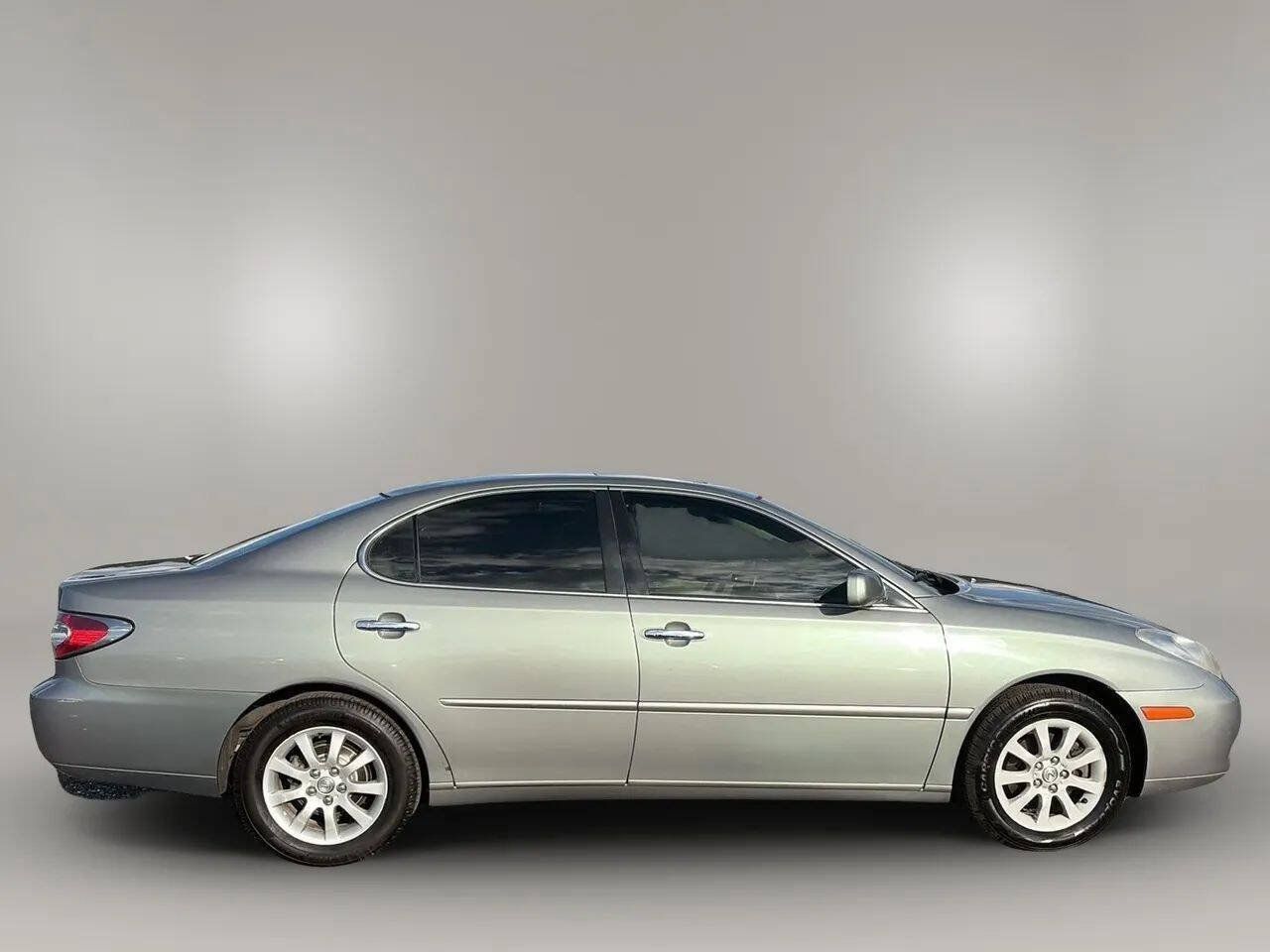 Used 2002 Lexus ES 330 FWD image 8