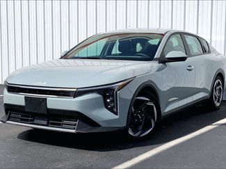 Used 2025 Kia K4 EX video 1