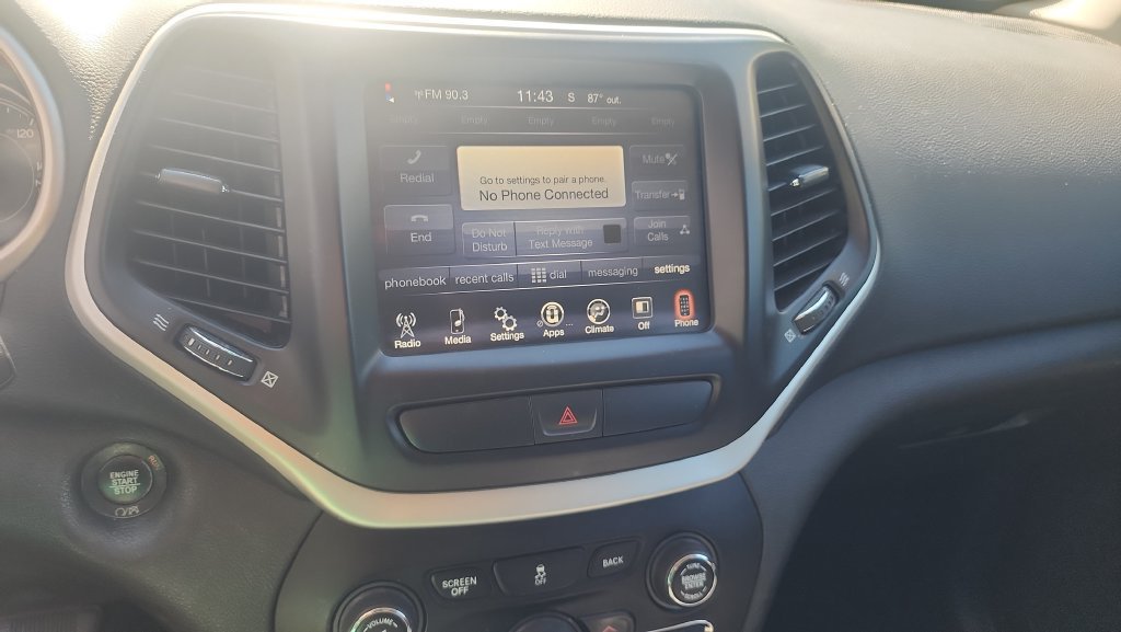Used 2018 Jeep Cherokee Latitude Plus FWD image 17
