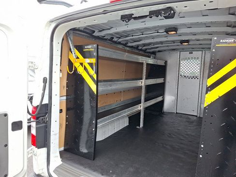 Used 2021 Nissan NV 2500 SV image 32