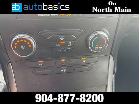 Used 2019 Ford Edge SE FWD image 29