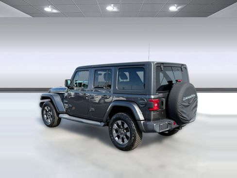 Used 2018 Jeep Wrangler Unlimited Sahara image 3