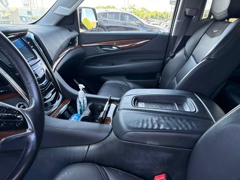 Used 2017 Cadillac Escalade Luxury RWD image 20
