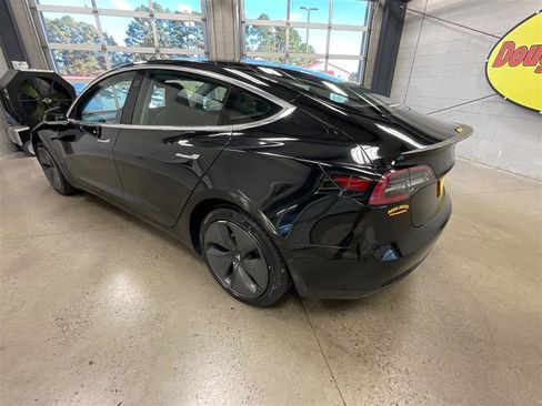Used 2018 Tesla Model 3 Long Range image 3